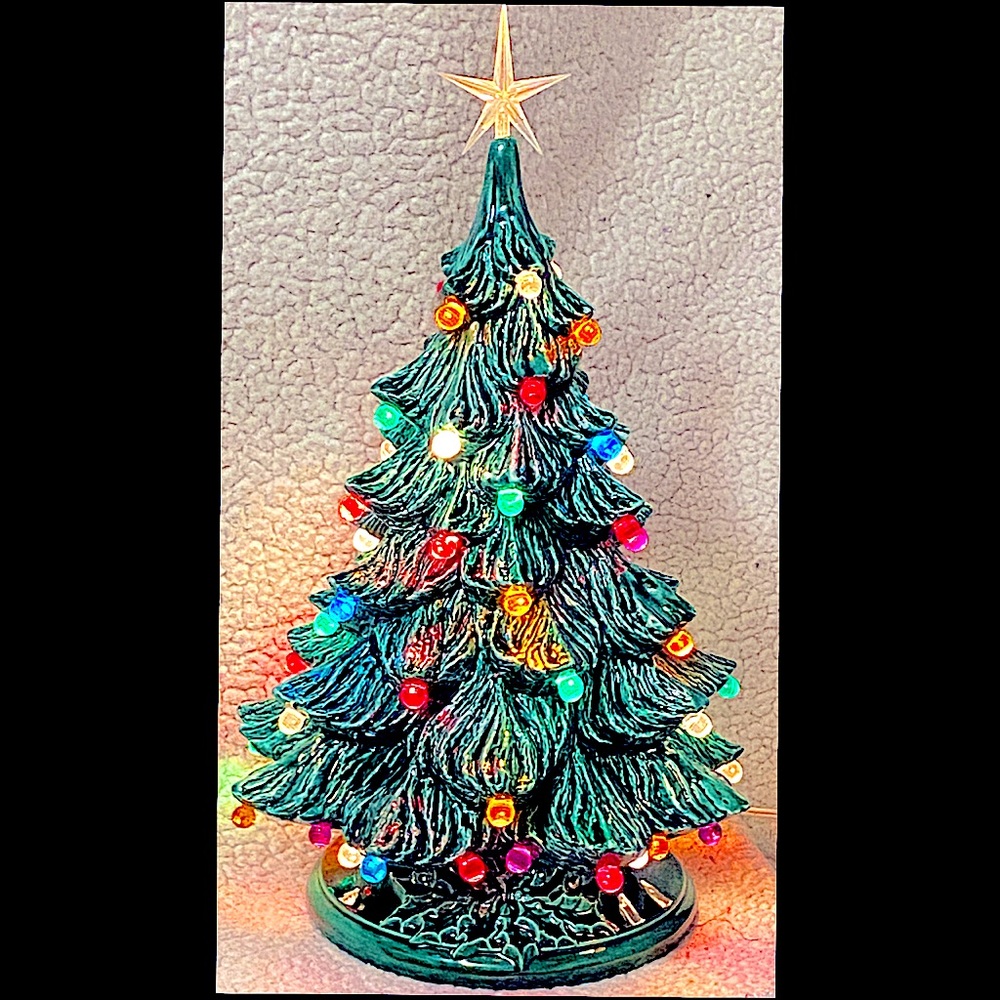 Nowell 342 Ceramic Christmas Tree